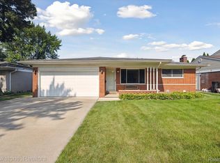 33483 Sebastian Lane Dr, Sterling Heights, MI 48312