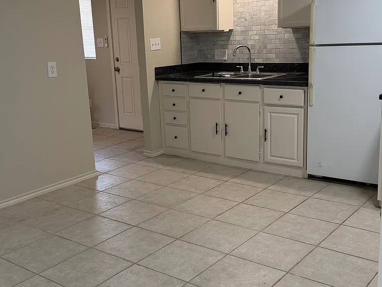 1105 W Maple Ave #1 — Photo 8