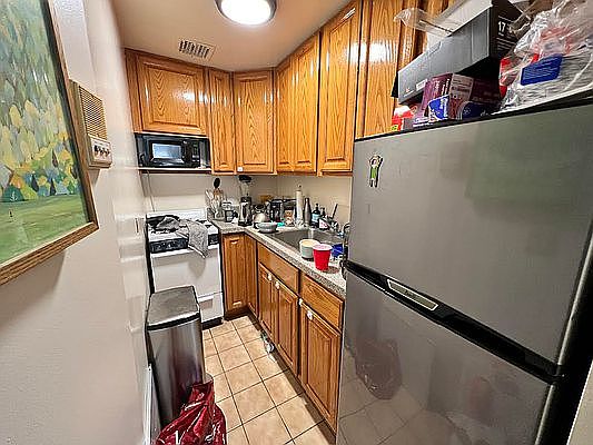 5th image of 134 W 74th St #4B
