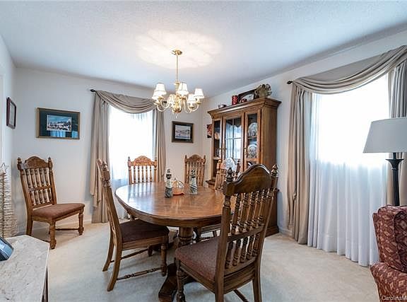 3rd image of 2505 Brentwood Cir