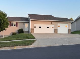 1619 Foothills Rd SW, Minot, ND 58701