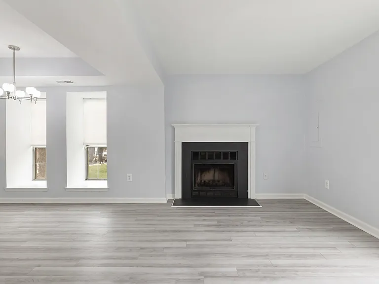 2403 S Walter Reed Dr — Photo 4