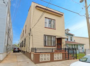 1316 Eggert Pl, Far Rockaway, NY 11691