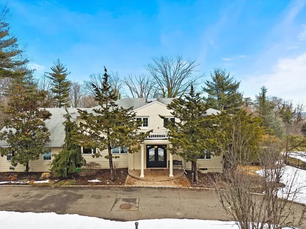 15 Cricket Lane, Great Neck, NY 11024