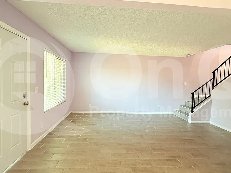 1442 N 53rd Dr — Photo 5