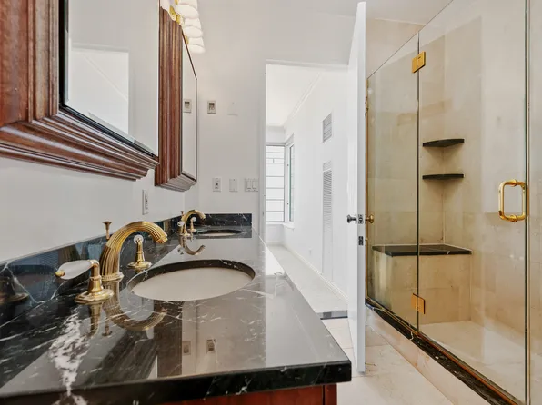 200 East 69th Street image 6 of 9