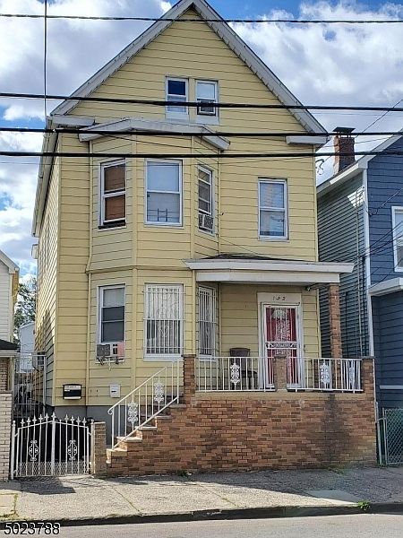2nd image of 132 Livingston St