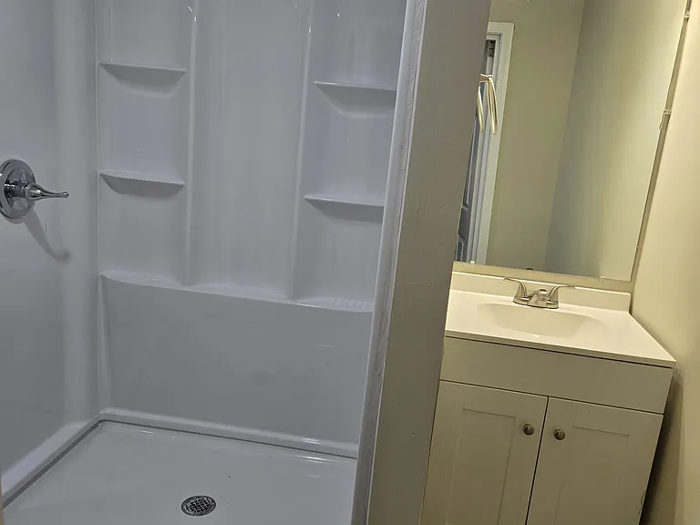 424 Elm St — Photo 1