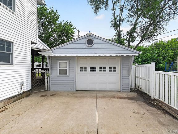 4th image of 1120 Redleaf Ln