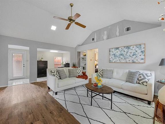 3rd image of 722 Red Oak Dr