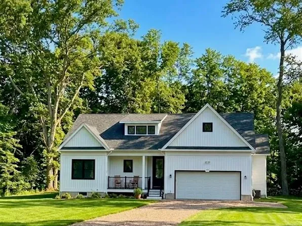 41 Whittier Dr, South Kingstown, RI 02879