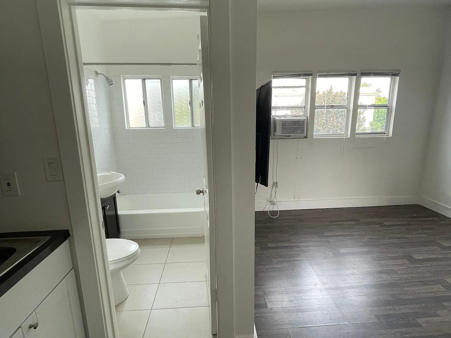 1213 Gordon St — Photo 3