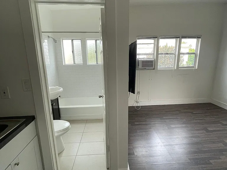 1213 Gordon St #6 — Photo 3