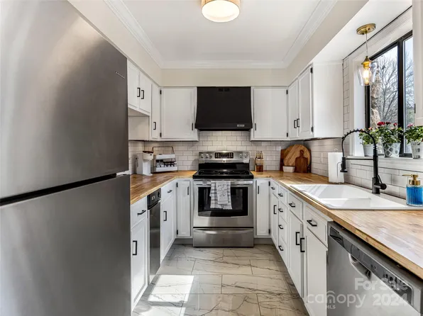 133 Cedar Forest Trl, Asheville, NC 28803