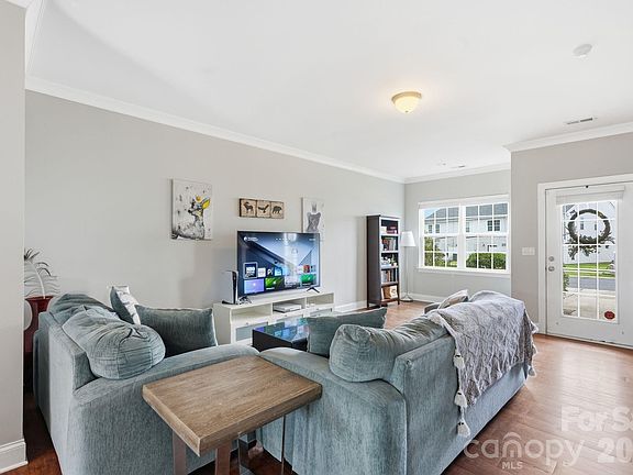5th image of 3734 Aldeburgh Rd SW