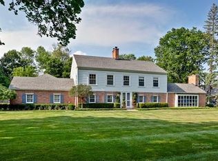 890 Larchmont Ln, Lake Forest, IL 60045