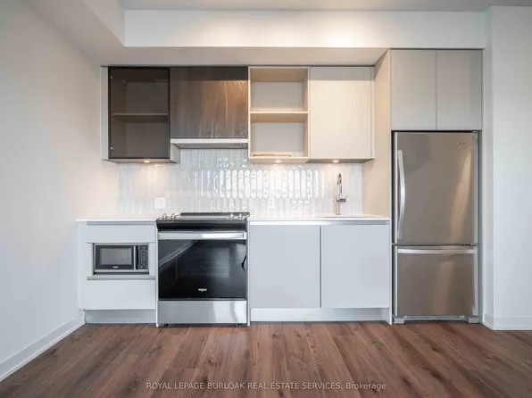 395 Dundas St W, Oakville, ON