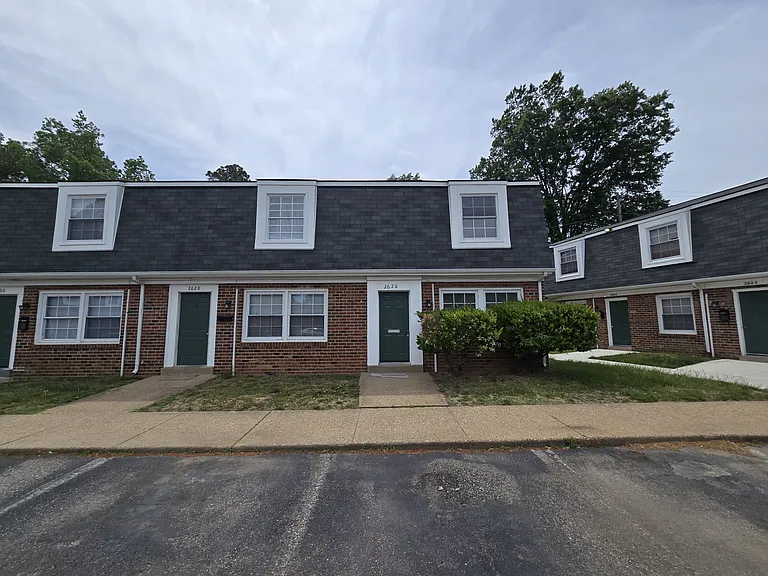 2626 Wayside Dr — Photo 2