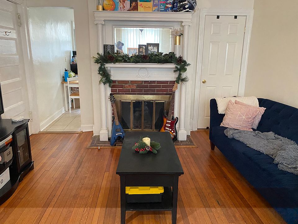 view of livingroom with decorative fireplace