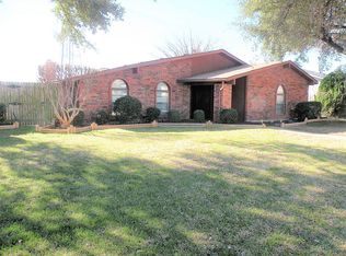 2121 Spanish Trl, Grand Prairie, TX 75052