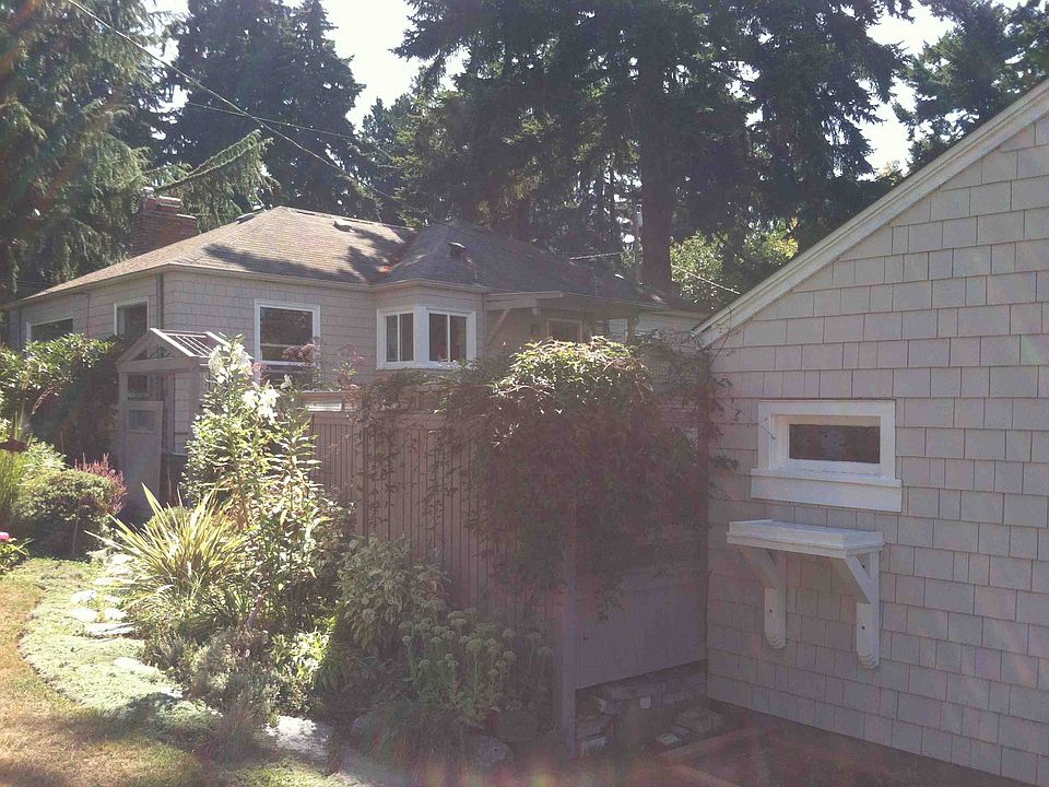 2nd image of 2760 NE 89th St