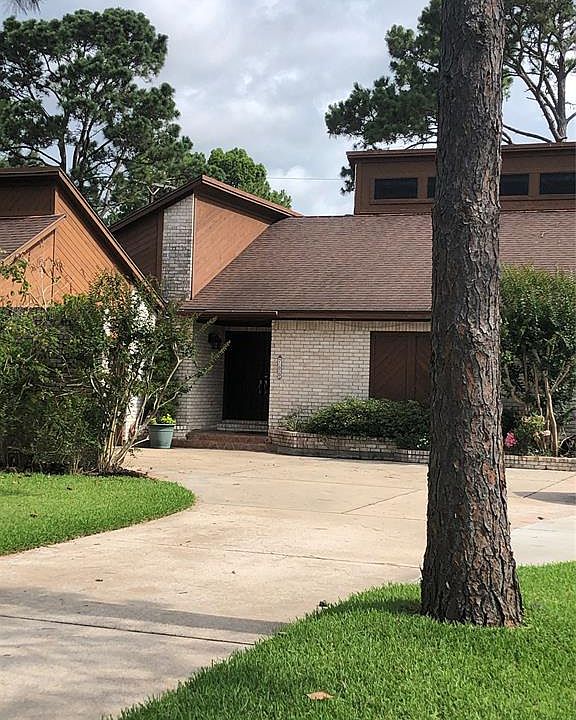 1st image of 700 Bayou Crest Cir
