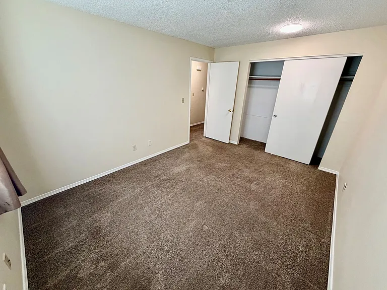 201 & 203 SE Bridgeway Ave — Photo 11