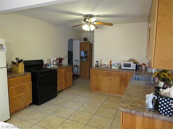 3rd image of 33500 Louis Dr