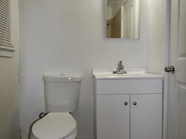 1130 Brown Ave — Photo 6