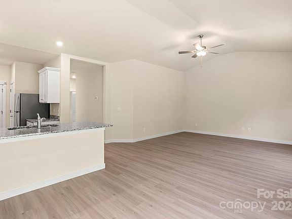 3rd image of 1057 Mordred St