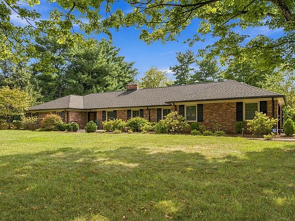 4th image of 3837 Carleton Dr