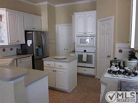 5th image of 906 Troon Cir