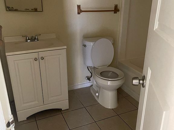 5th image of 116 Westscott Dr #B