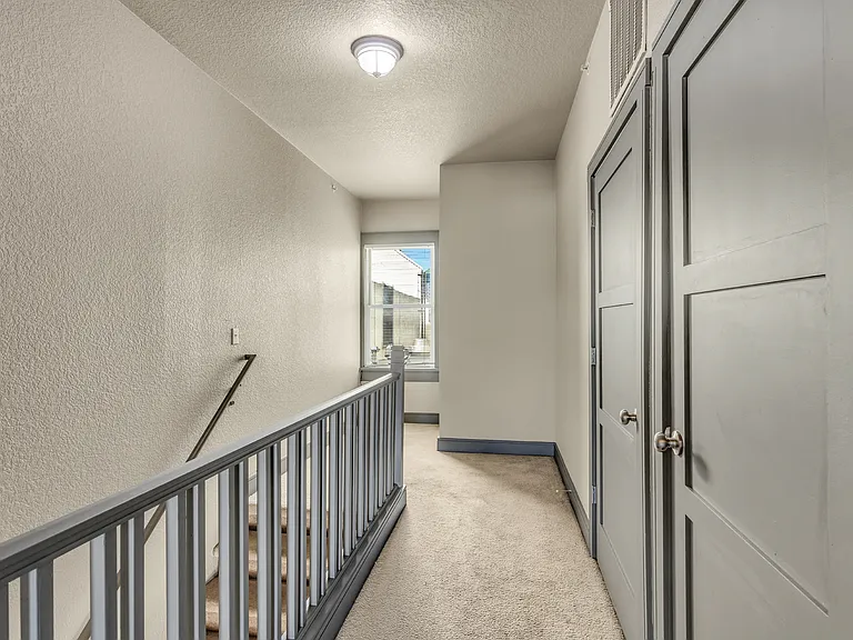 232 N Broadway #10 — Photo 10