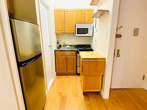 2nd image of 249 W 76th St APT 1A