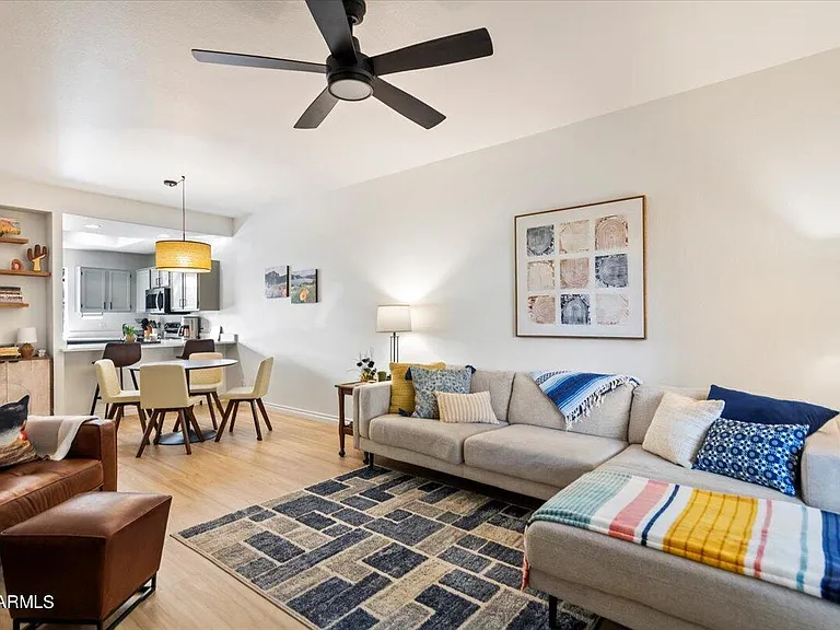 1017 E Maryland Ave #116 — Photo 3