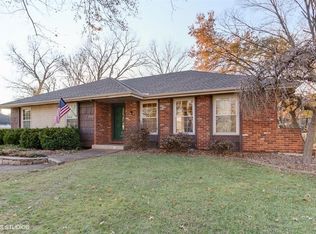 7204 N Woodland Ave, Gladstone, MO 64118