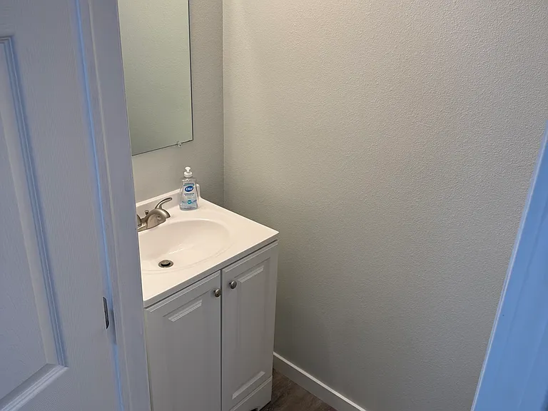 936 McKinley Ave #7 — Photo 4