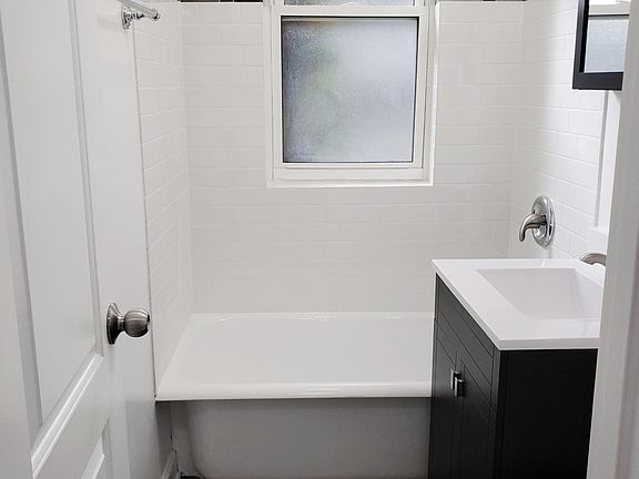 3rd image of 4222 N Clark St #1
