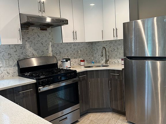 5th image of 4223 165th St Floor 2