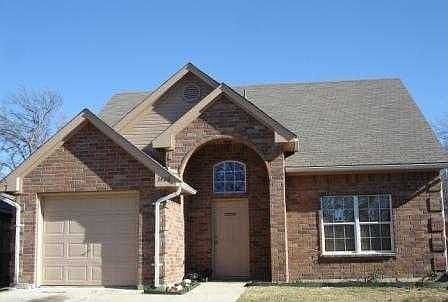 1st image of 3426 Iroquois Dr
