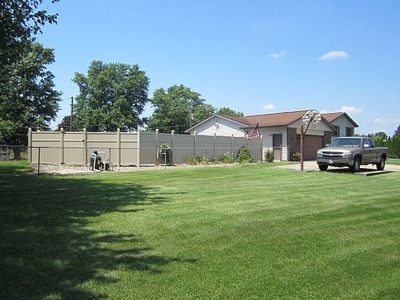 3rd image of 60153 Surrey Ln