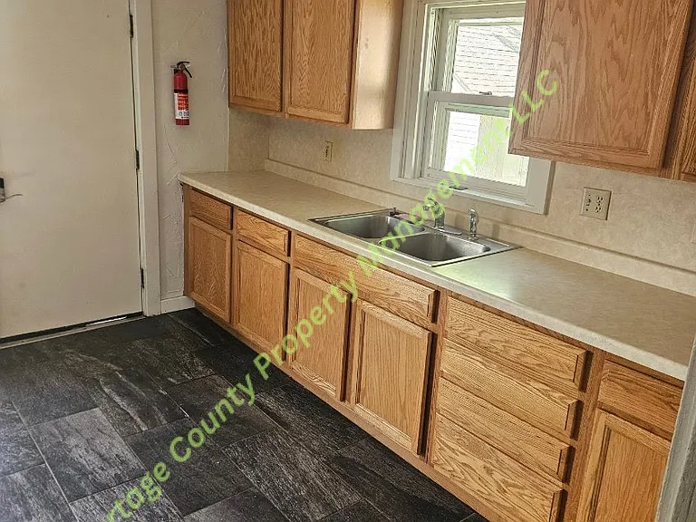748 Isadore St — Photo 12