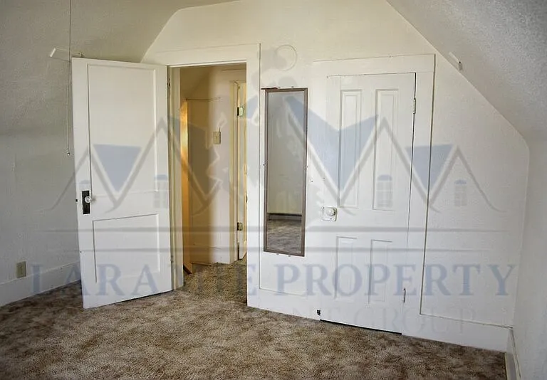 208 E Sheridan St — Photo 14