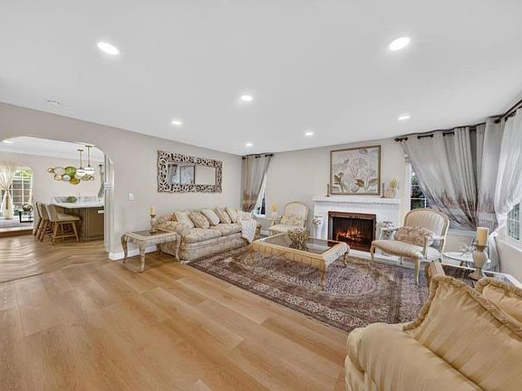 4th image of 3021 Stonehenge Rd
