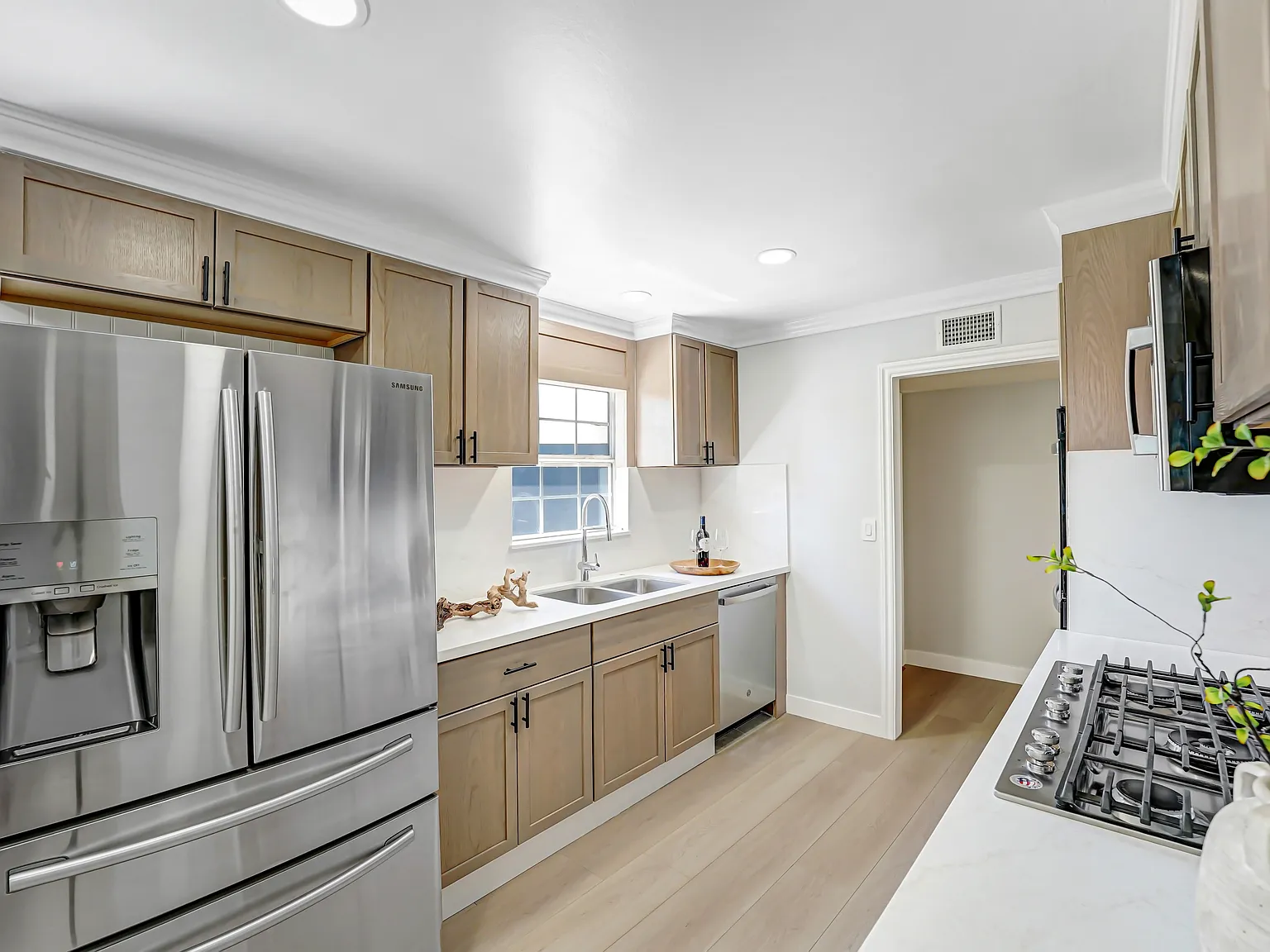 3 bed, 1550 sqft, $6,000 — Photo 4