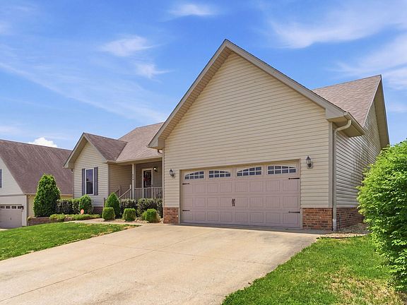 3rd image of 494 Pine Hurst Dr