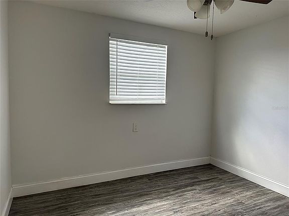 4th image of 452 88th Ave N