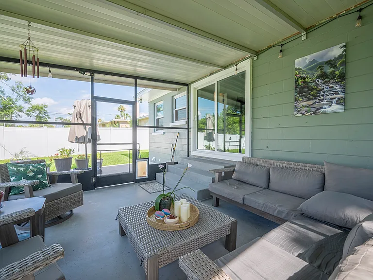 823 Eddy St — Photo 38