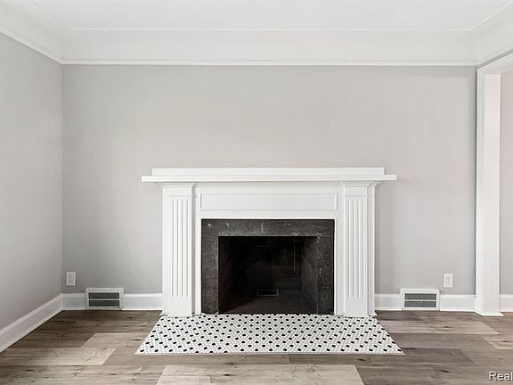 4th image of 4628 Haverhill St